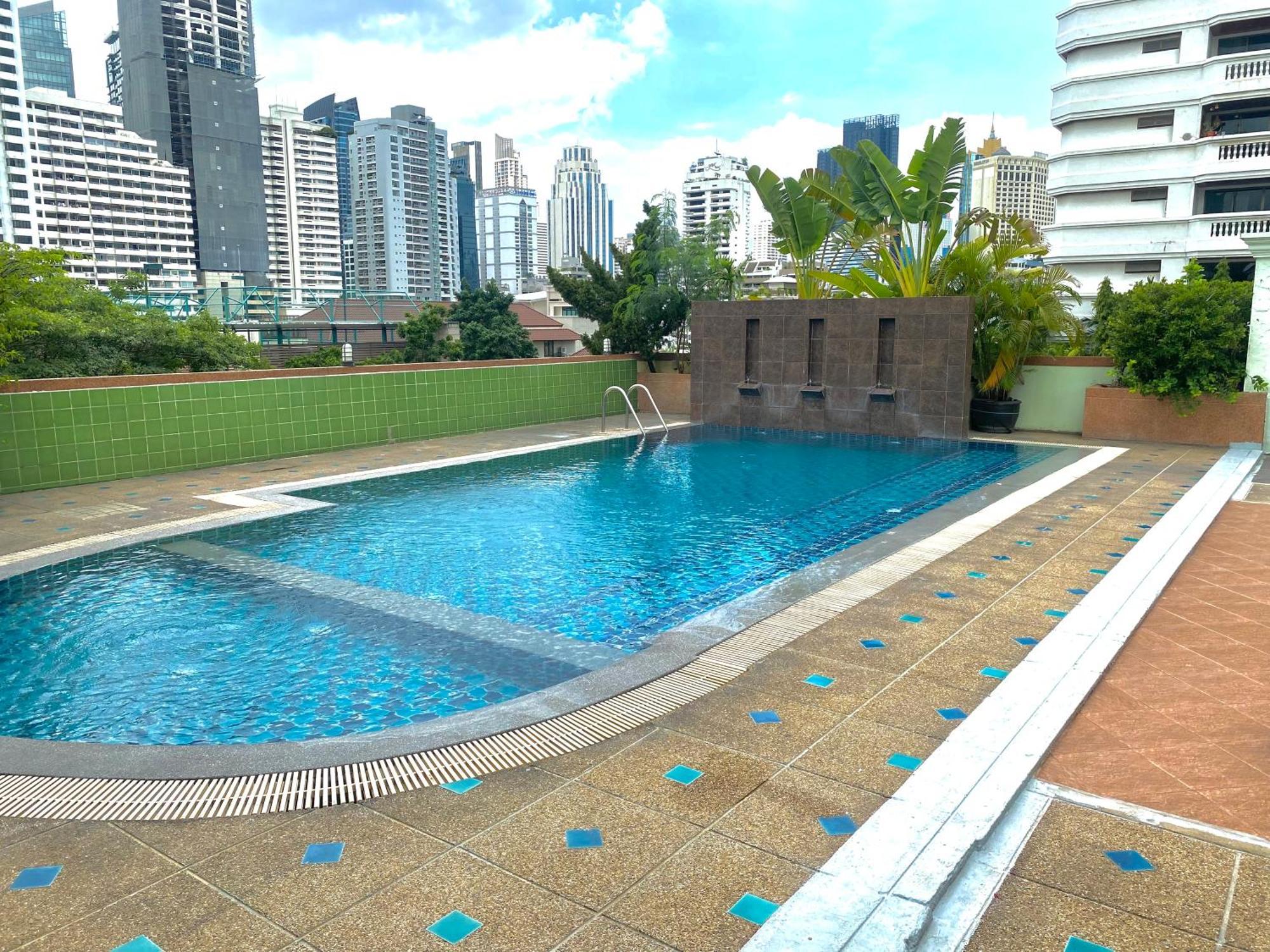 Woraburi Sukhumvit Hotel Bangkok Bagian luar foto