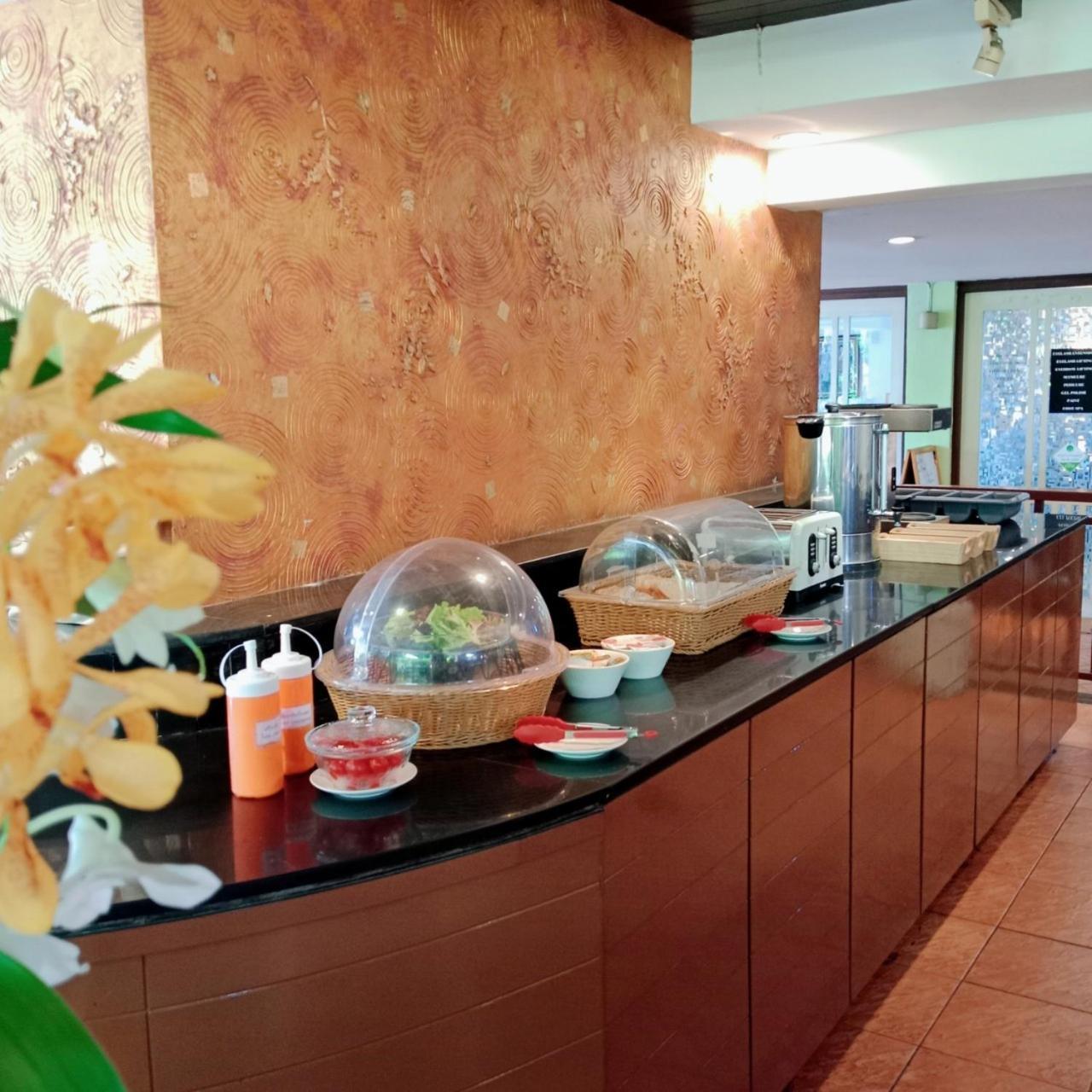 Woraburi Sukhumvit Hotel Bangkok Bagian luar foto